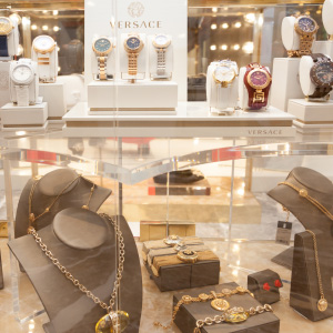 Стартовали продажи часов марок Versace и Salvatore Ferragamo в ГУМе